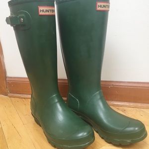 Hunter Shoes - Green Hunter Boots (Kids Size: US 6F, UK 4, EU 37) Hunter Shoes - Green Hunter Boots (Kids Size: US 6F, UK 4, EU 37)